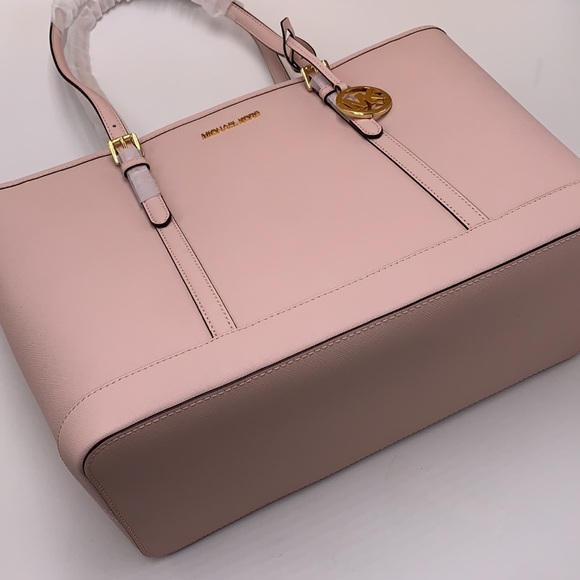 MICHAEL KORS
Jet Set Travel Large Top Zip Shoulder Tote Saffiano Leather

NWT - Picture 12 of 16